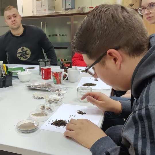 Vytauto Didžiojo universiteto studentai lankosi Valstybinės miškų tarnybos Miško sanitarinės apsaugos skyriaus laboratorijoje